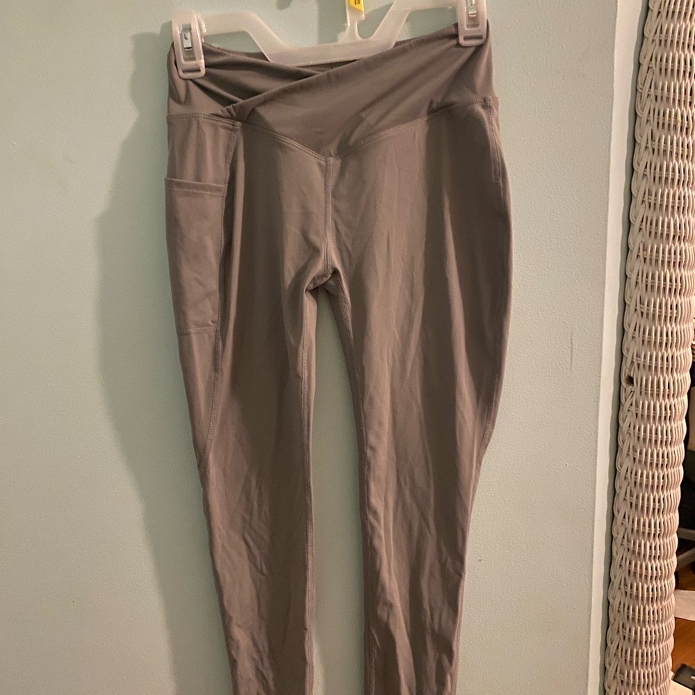 Light Grey Crossover Leggings Size 6